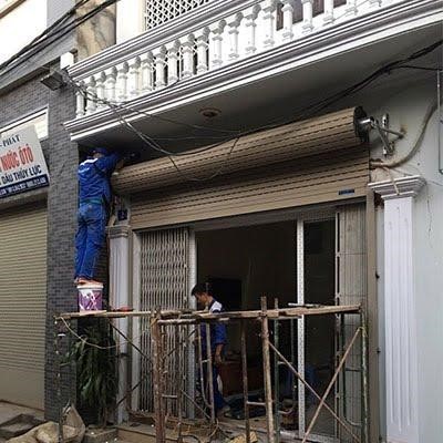 Cửa cuốn không kéo xuống được