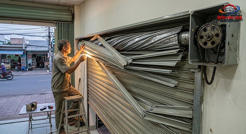 Các Sự Cố Cửa Cuốn Thường Gặp Cần Xử Lý Ngay - Cửa Cuốn Nguyễn Gia